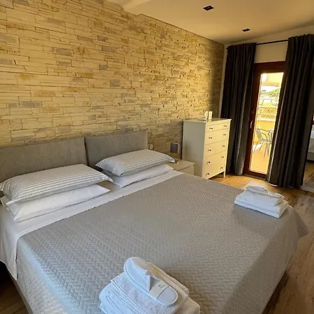 Aeterna 2 Apartment